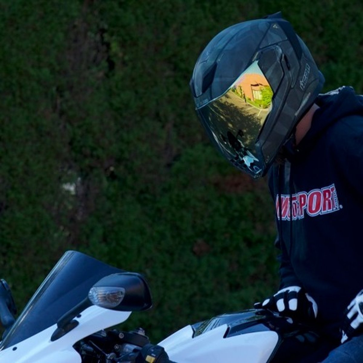 Best Motorcycle Helmet for Beginners