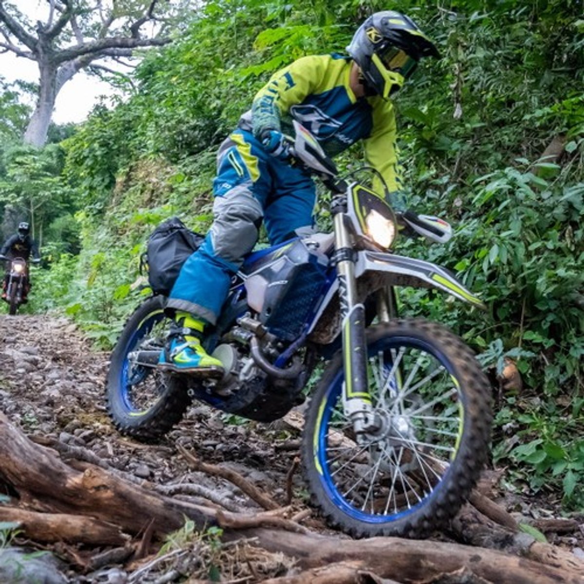 How To Prepare for Cold Mornings and Warm Days for Dirt Bike Trail Riding