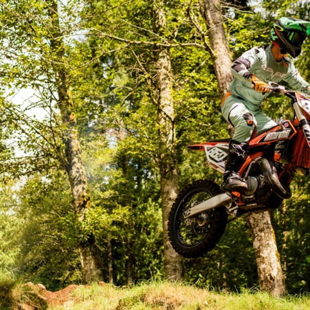 2-Stroke Dirt Bike Exhaust: Upgrade Pipe, Silencer or Both?