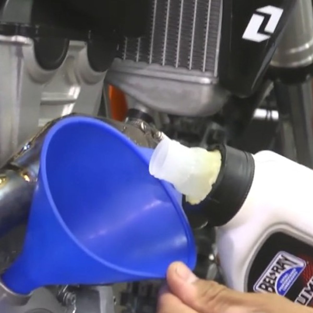 A Guide to Dirt Bike Oils: 2-Stroke & 4-Stroke